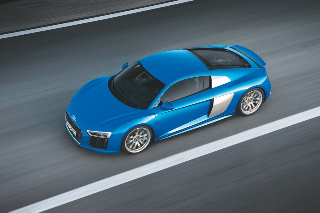 Fahraufnahme    Farbe: Arablau    Verbrauchsangaben Audi R8:Kraftstoffverbrauch kombiniert in l/100 km: 12,4 ? 11,8; CO2-Emission kombiniert in g/km: 289 - 275