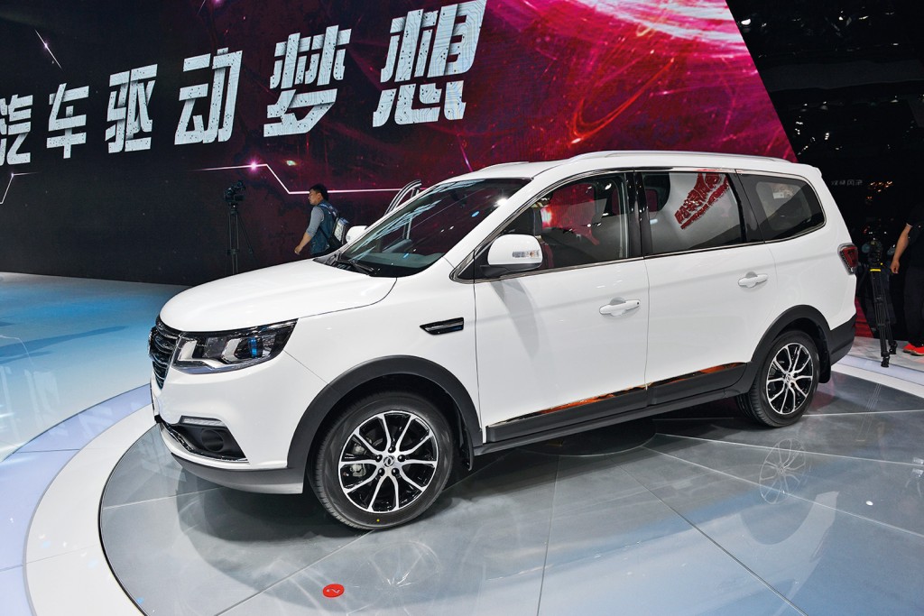 DONDFENG FENGXING SX6 MPV