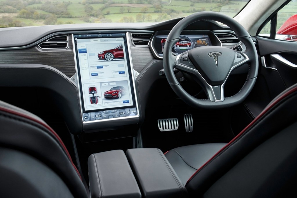ภายในของ TESLA MODEL S เด่นด้วยหน้าจอขนาดใหญ่ เสมือนแทบเลต