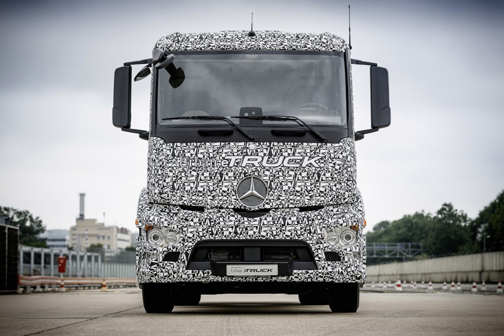 Weltpremiere für den Mercedes-Benz urban eTruck: lokal emissionsfreier und leiser Verteilerverkehr