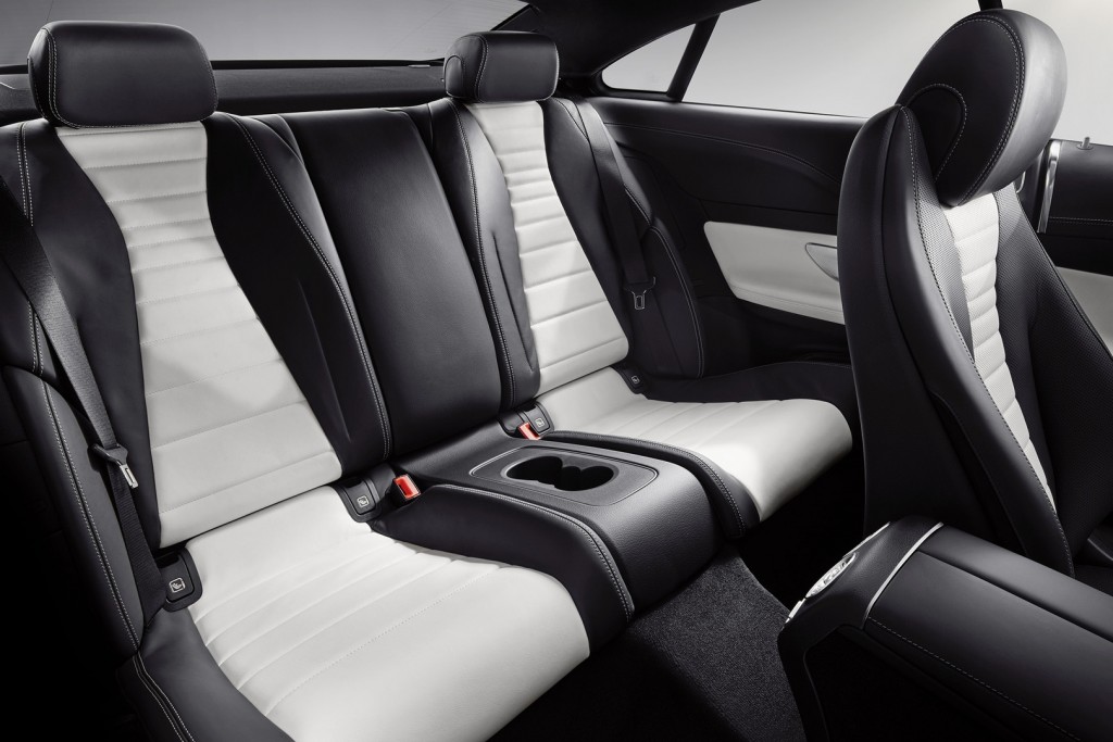 Mercedes-Benz E-Klasse Coupé; 2016; Interieur: Leder Nappa weiß/schwarz, Zierelemente Metallstruktur // Mercedes-Benz E-Class Coupé; 2016; interior: Nappa leather White/black, metal-weave trim