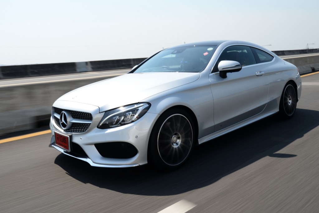 C 250 Coupe AMG Dynamic_Silver_Running (1)