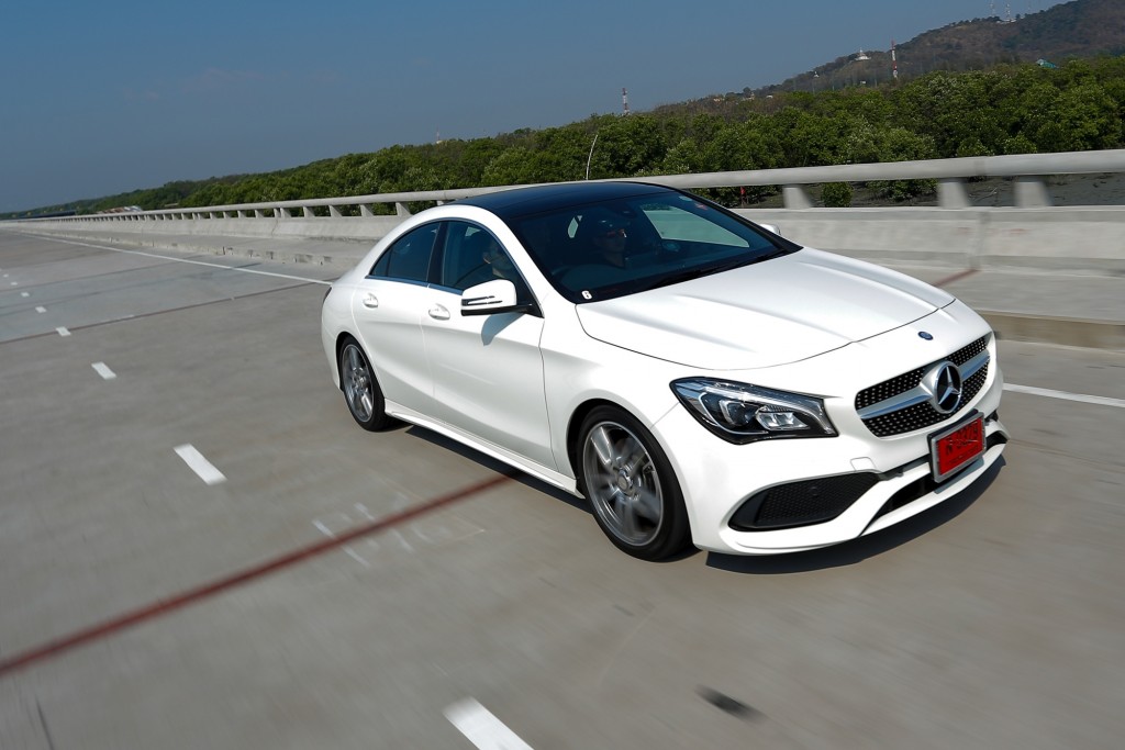 CLA 250 AMG Dynamic_White_Running (1)