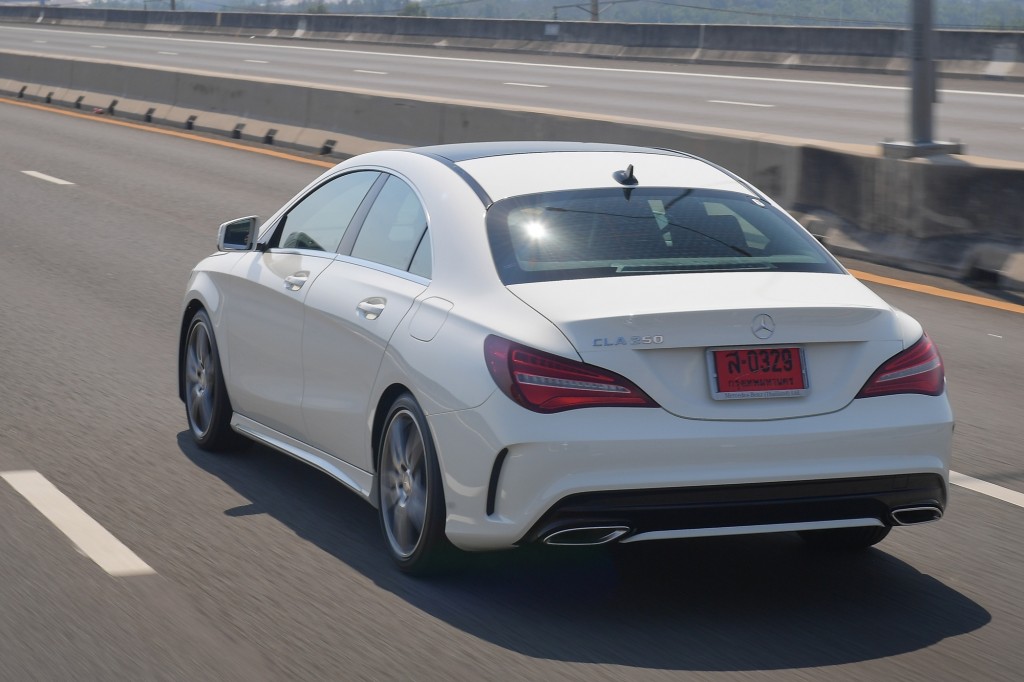 CLA 250 AMG Dynamic_White_Running (3)