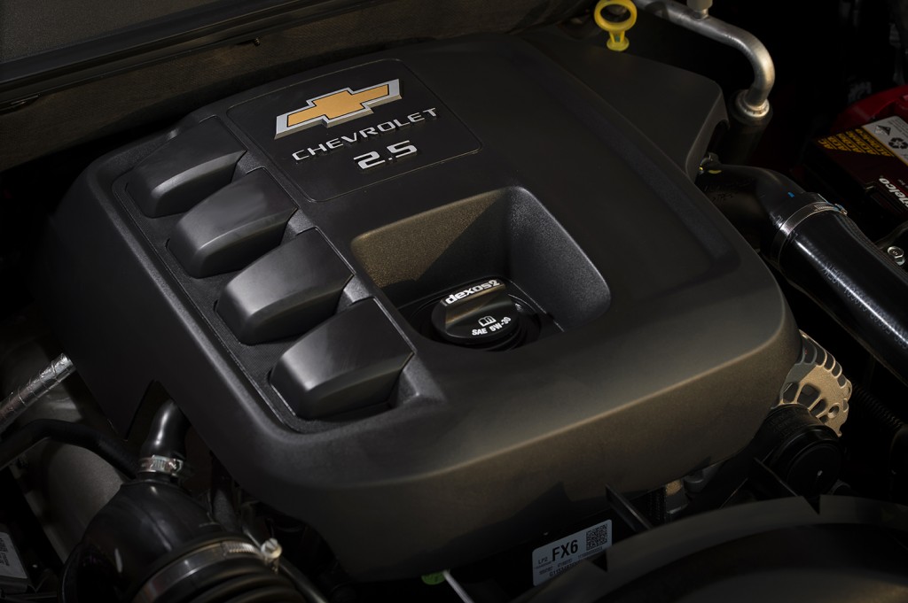 2017 Chevrolet Colorado_engine detail