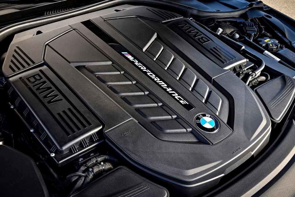 BMW-M760Li_xDrive-2017-1600-c7
