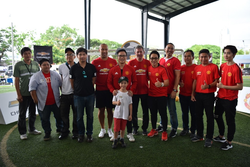 ผู้ชนะจาก Chevrolet Fancup 2017 ถ่ายรูปกับสื่อมวลชนและตำนานแมนยู