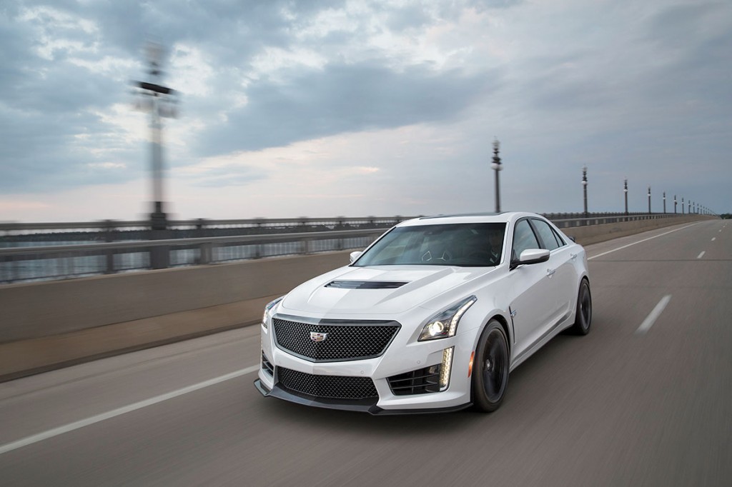 2017-Cadillac-CTS-V-Sedan-cb-002