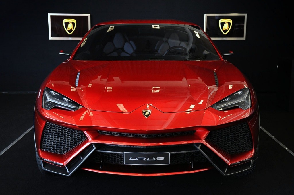 2017-Lamborghini-SUV-red