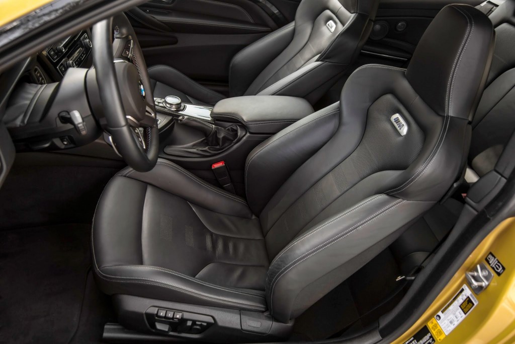 2015-BMW-M4-front-itnerior-seats