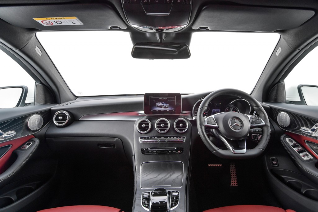 GLC 250 d 4MATIC Coupé AMG Plus_Interior (1)