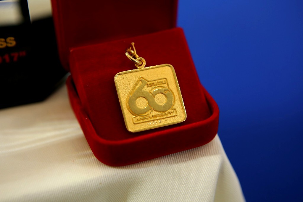 จี้ทองคำ 60 ปีอีซูซุมูลค่า 20,000 บาท