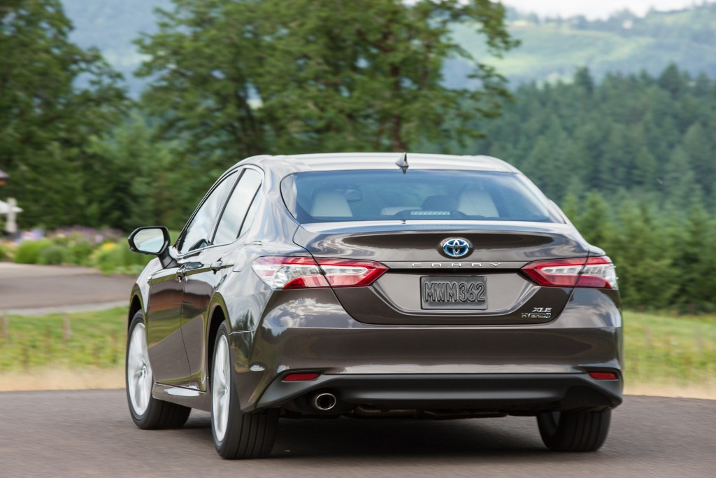 2018-Toyota-Camry-XLE-Hybrid-Rear-View