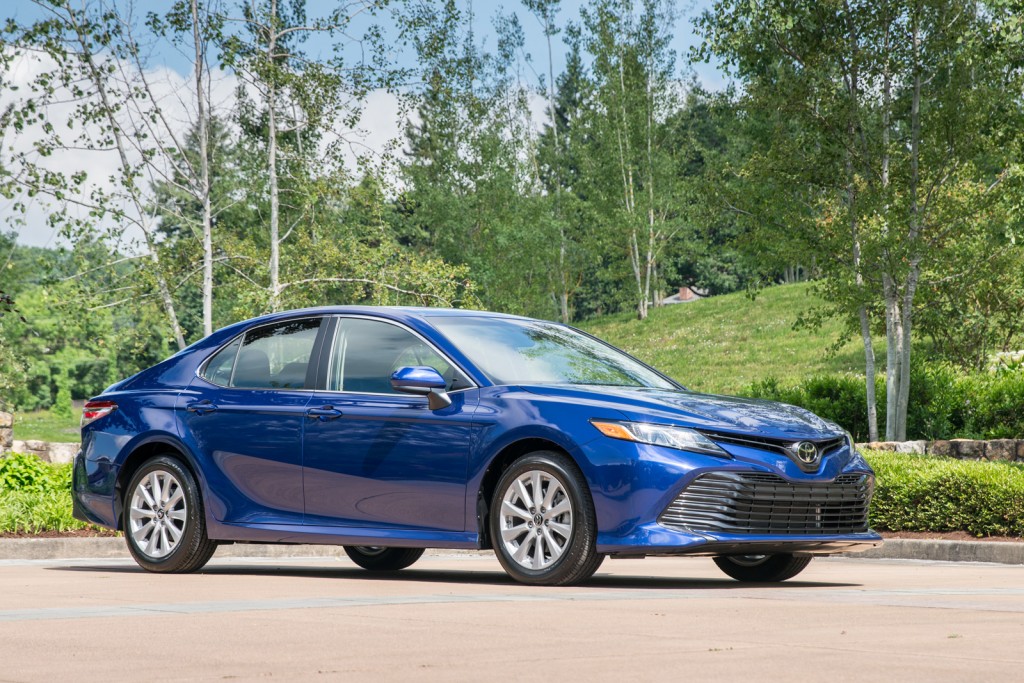 2018-toyota-camry-le-03
