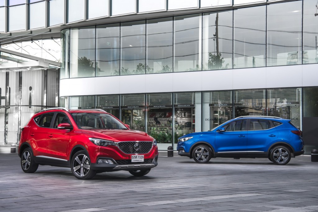 MG ZS Blue and red 2