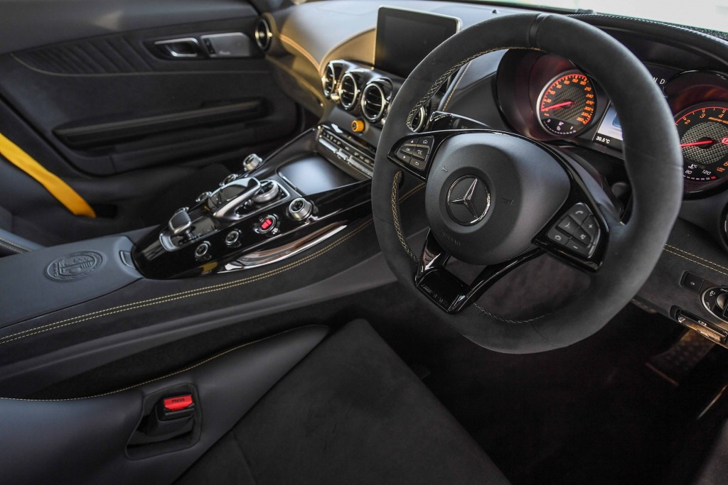 Mercedes-AMG GT R_Interior (4)