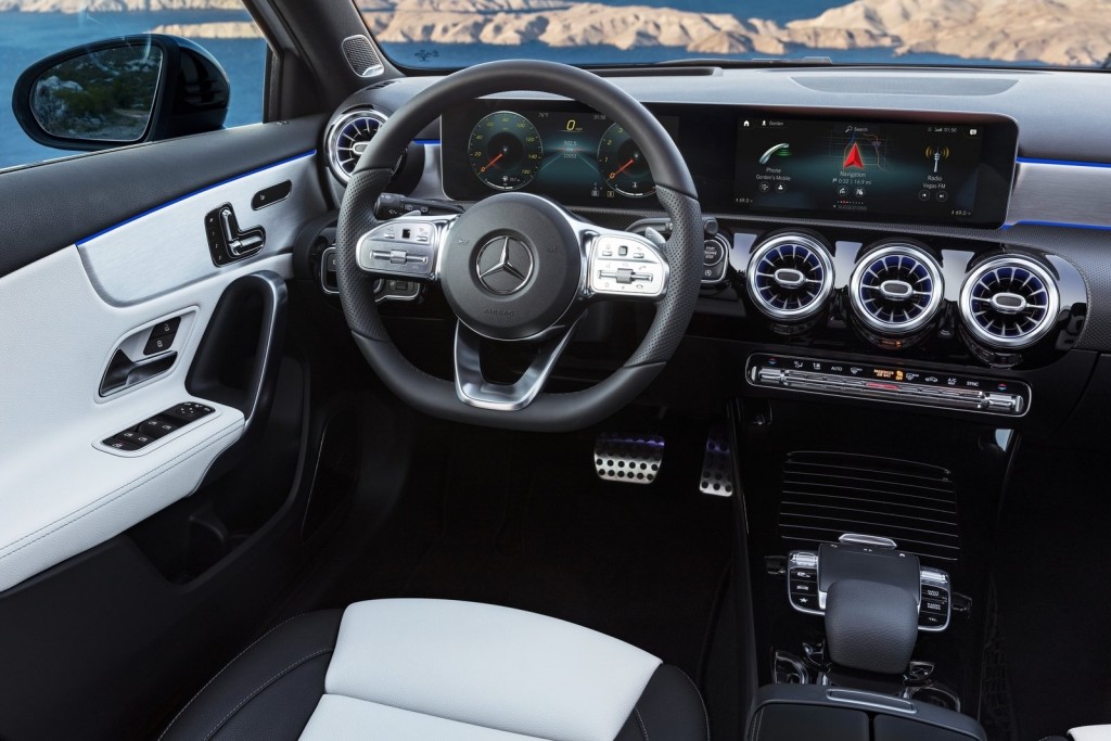 Mercedes-Benz-A-Class-2019-1600-2f