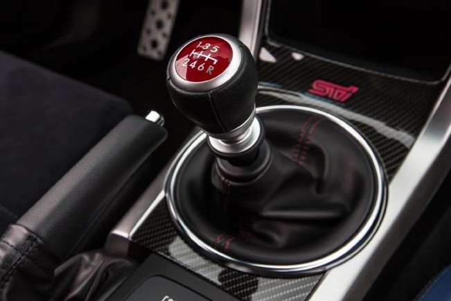 2015-subaru-wrx-sti-launch-edition-gear-shift-knob