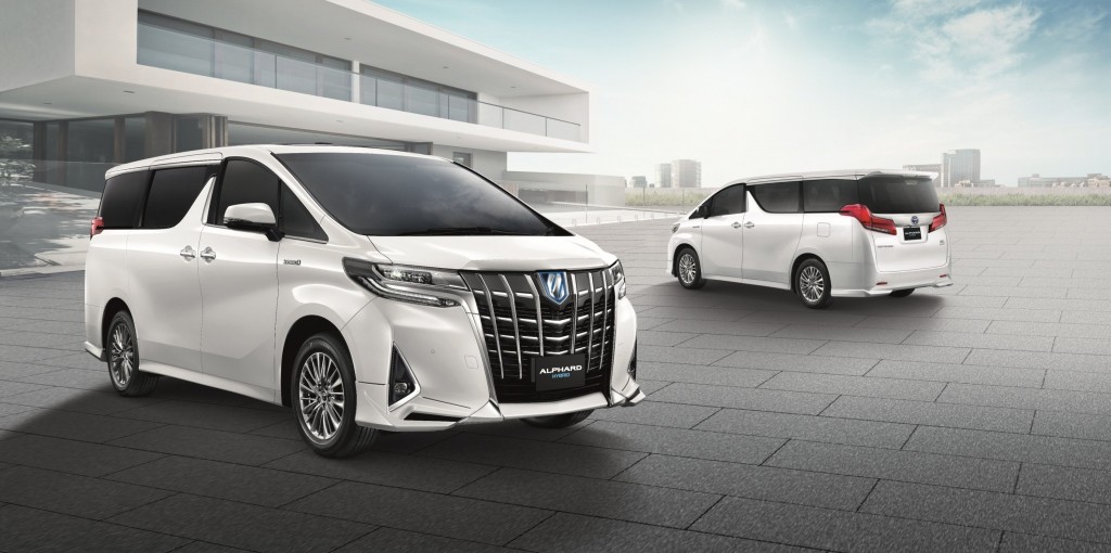 Brochure Alphard Key Visual 2