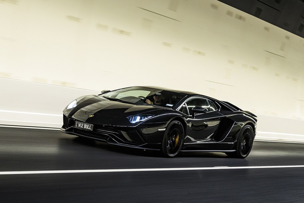 Lamborghini-Aventador-S-front-tunnel-action_HEADER