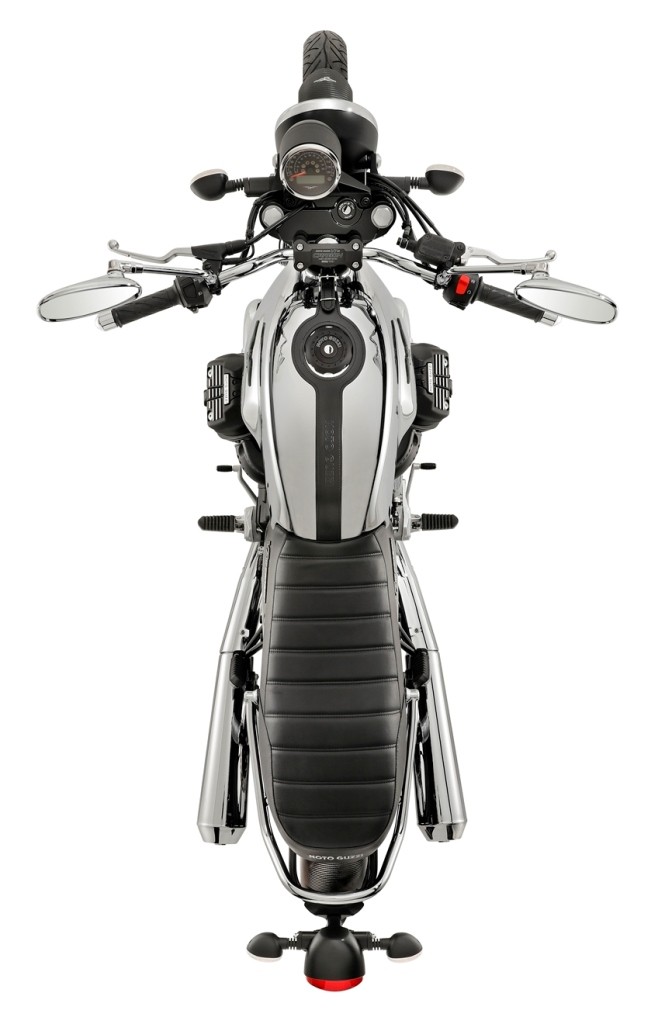 Moto Guzzi V7 III Carbon Shine Limited Edition_001