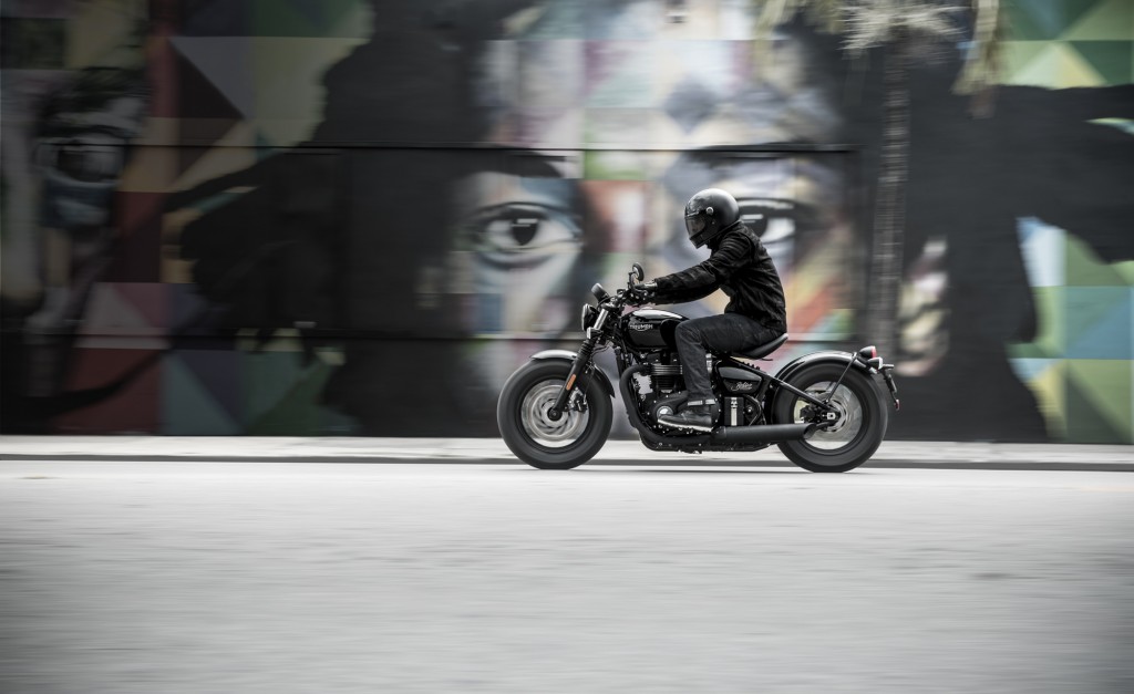 Pic_Bonneville Bobber Black_2