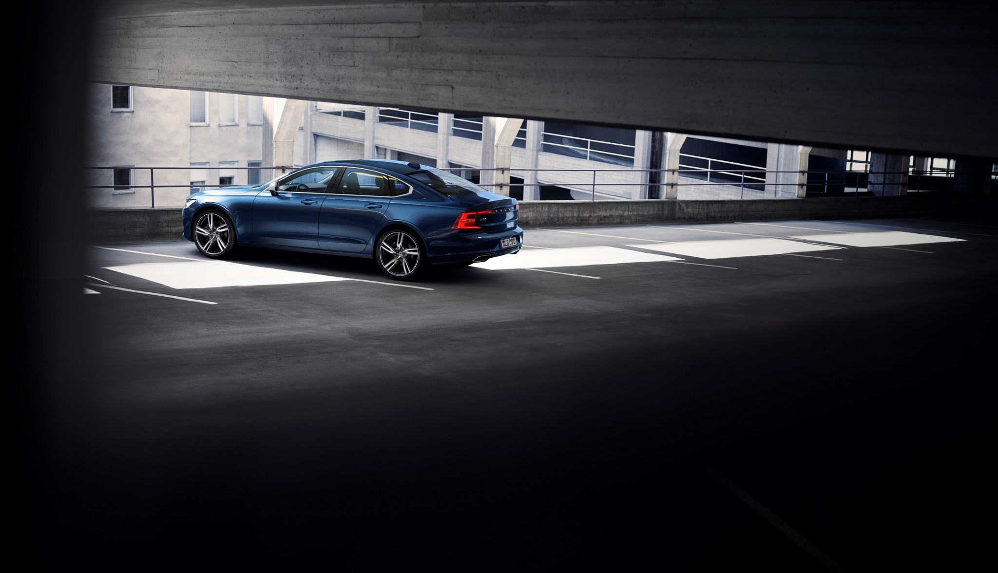 192802_Volvo_S90_R-Design_Location