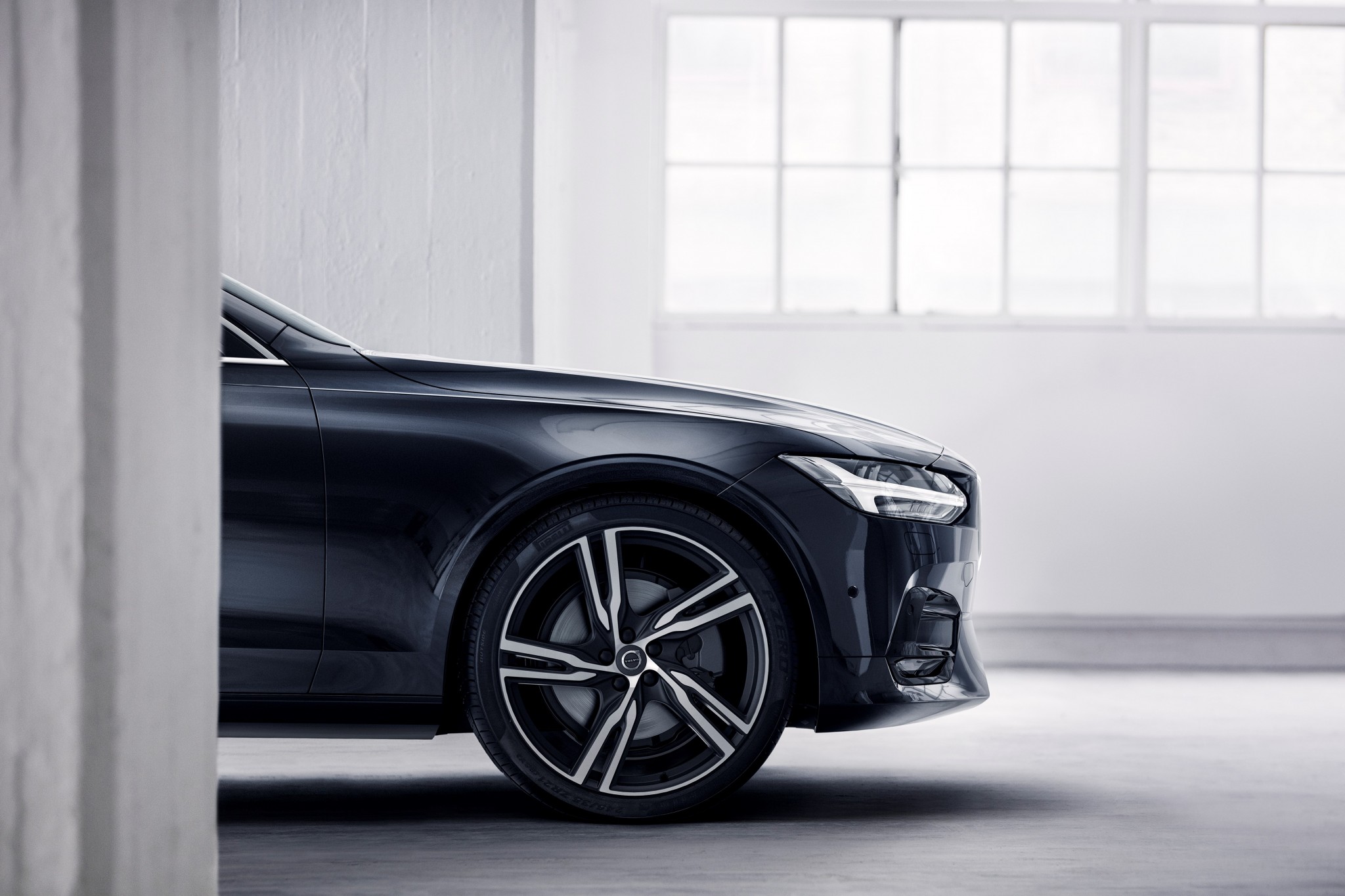 192806_Volvo_S90_R-Design_Location