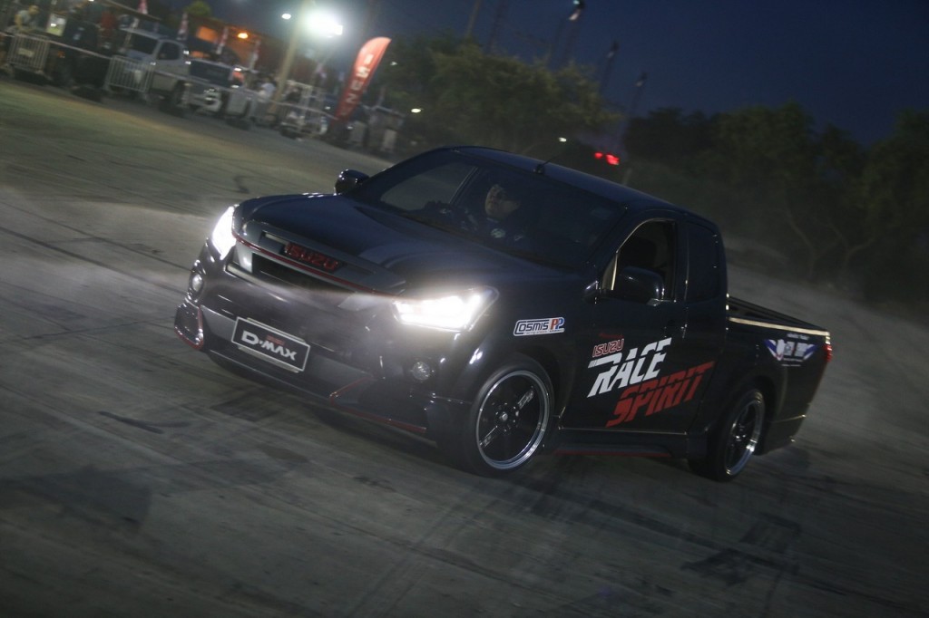 03. Drift Show ด้วยรถอีซูซุ 1.9 Ddi Blue Power โดย คุณจุ๊บ- ณัฐพล อังฤทธานนท์