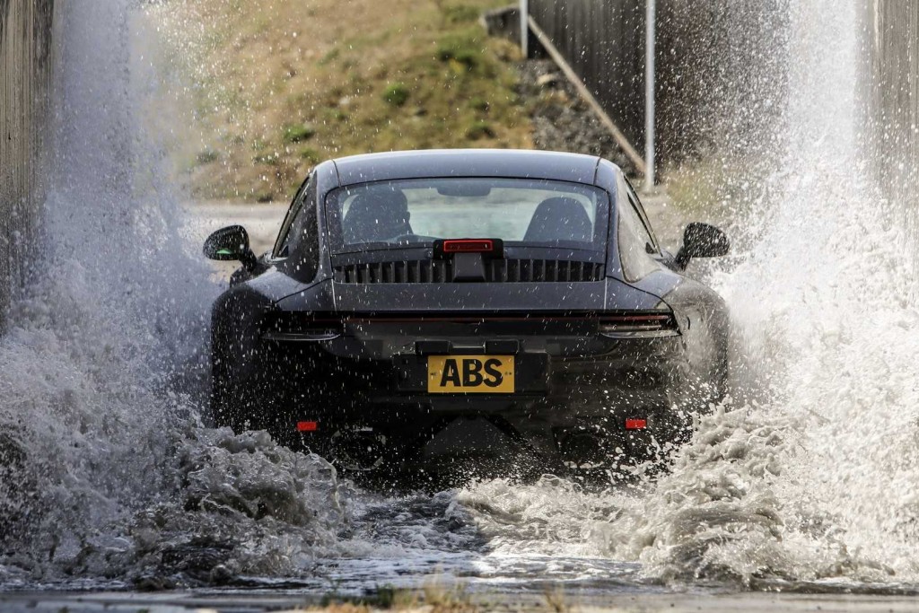 2019-porsche-911-teasers