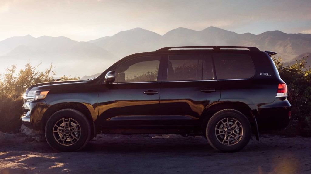 2020-toyota-land-cruiser-heritage-edition