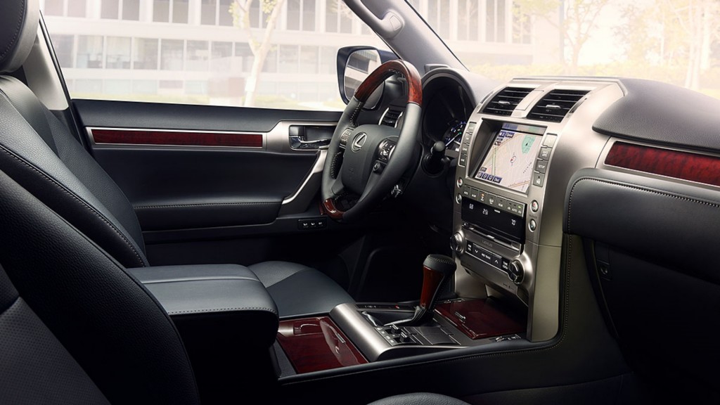 Lexus-GX-interior-black-leather-trim-overlay-1204x677-LEX-GXG-MY17-0041
