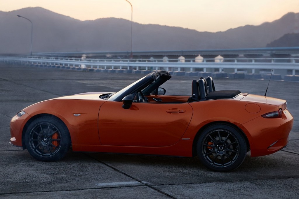 Mazda-MX-5_30th_Anniversary-2019-1600-03