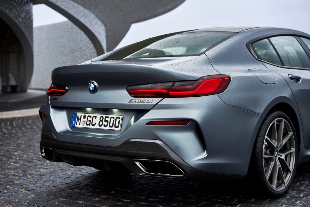 P90351088_highRes_the-new-bmw-8-series