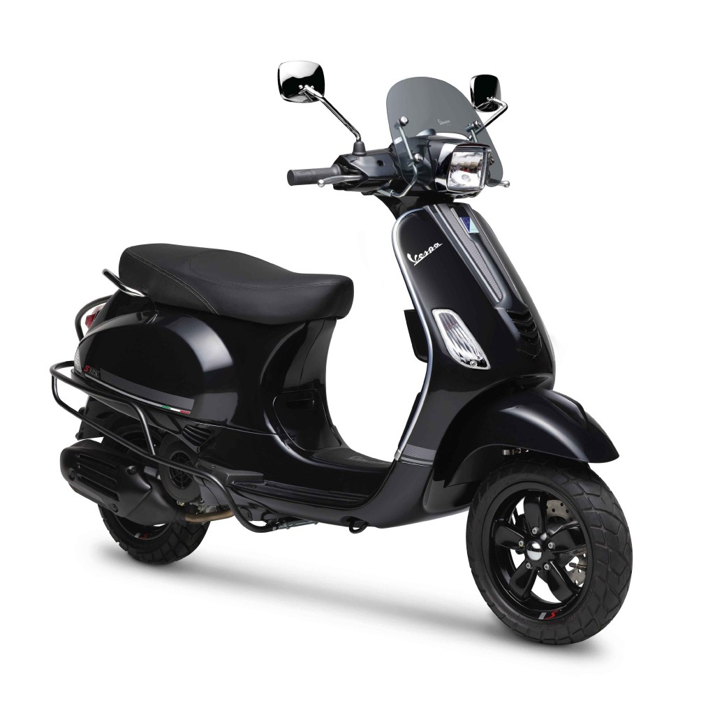 Vespa S Carbon_HeroShot (1)