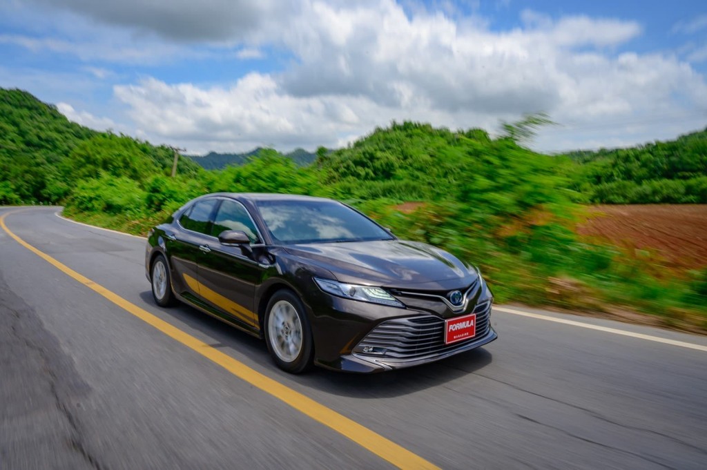 พี่น้องลองรถ Toyota Camry Hybrid