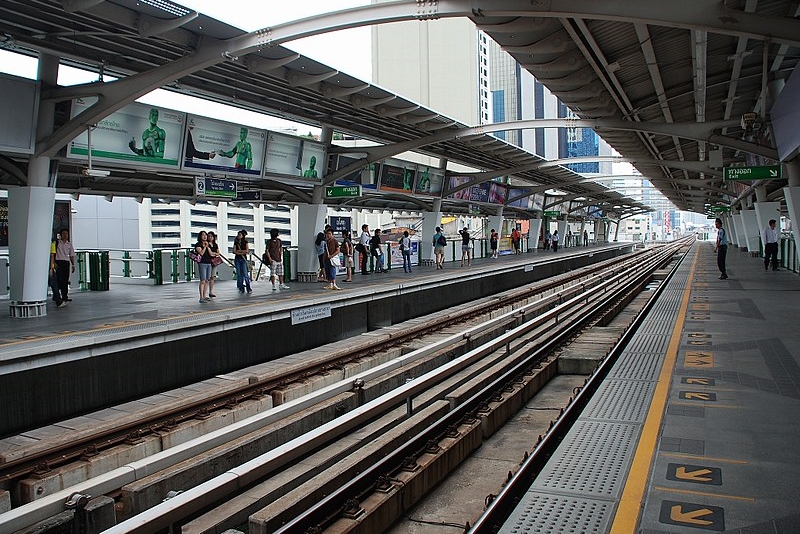 800px-BTS_Asok_Station