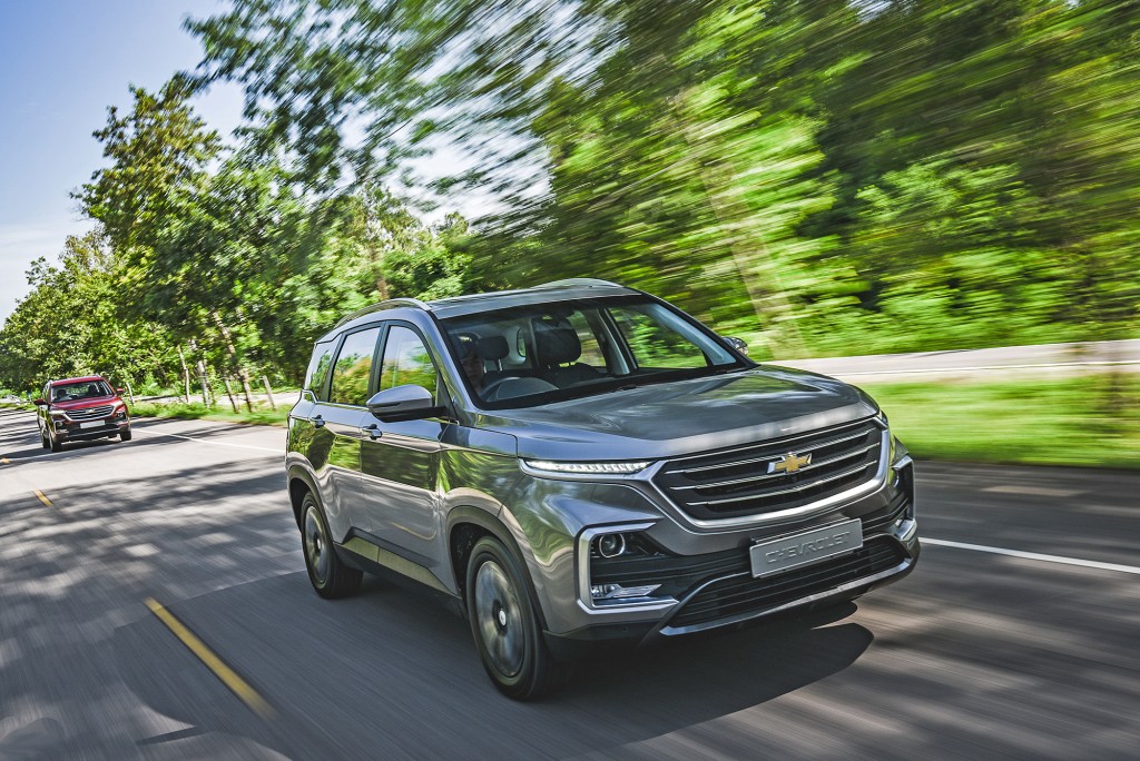 All-New Chevrolet Captiva Premier_F3Q running_small