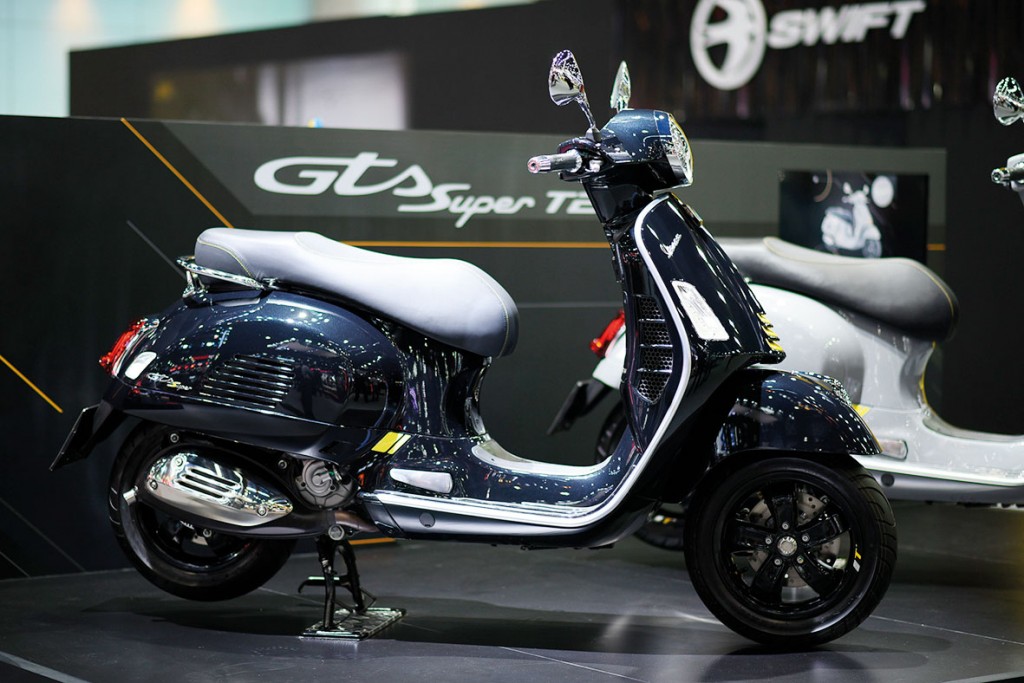 Vespa-GTS-Super-Tech-300-ABS)