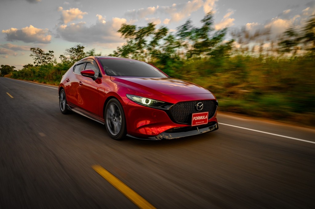 Mazda 3  Volvo V60_๒๐๐๒๑๔_0125
