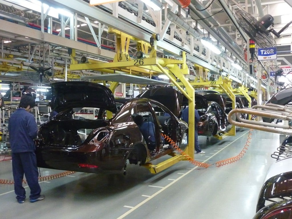 1200px-Geely_assembly_line_in_Beilun2C_Ningbo