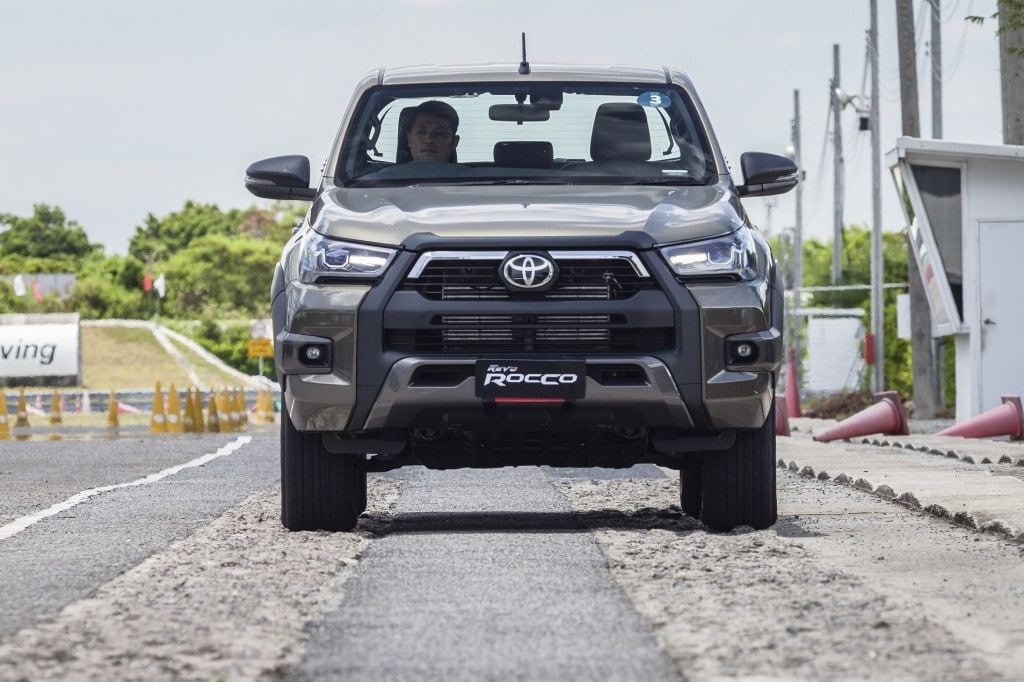 Toyota Hilux Revo Rocco Test Drive  (15)