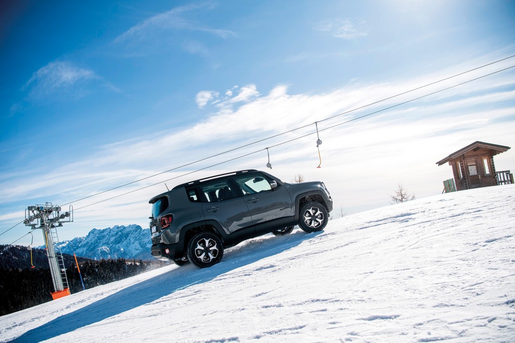 Foto Marco Alpozzi/LaPresse  Febbraio 2020,  Prestinone (VB), Italia  Motori Presentazione easy wallbox Jeep Renegade Pic Marco Alpozzi/LaPresse  February 2020,  Prestinone (VB), Italia  Motori Presentation new easy wallbox Jeep Renegade