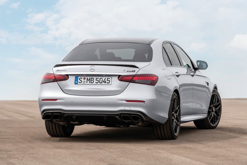 Mercedes-AMG E 63 S  Limousine (Kraftstoffverbrauch kombiniert: 11,6 l/100 km, CO2-Emissionen kombiniert: 267 g/km), 2020,  Outdoor, Heckansicht, Exterieur: Hightechsilber metallic  Mercedes-AMG E 63 S Sedan (combined fuel consumption: 11,6 l/100  km, combined CO2 emissions: 267 g/km), 2020, Outdoor, back, exterior: Hightechsilver metallic