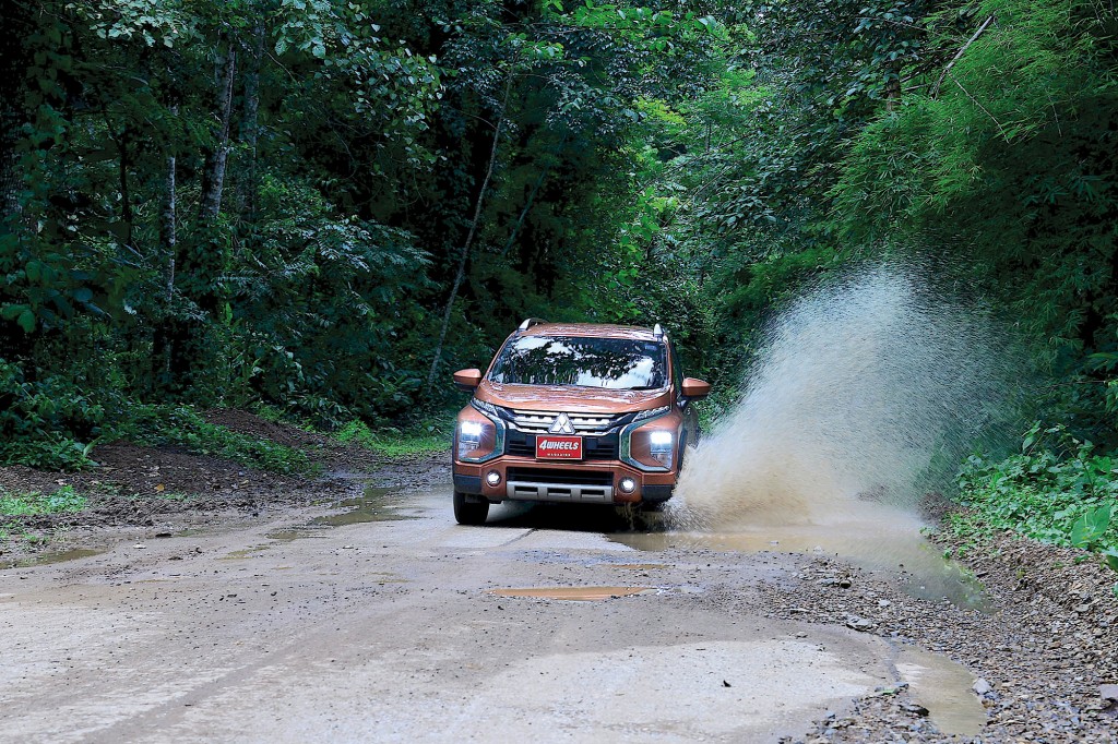 MITSUBISHI XPANDER CROSS ครอสส์โอเวอร์ เอมพีวี ยอดนิยมในเมืองไทย