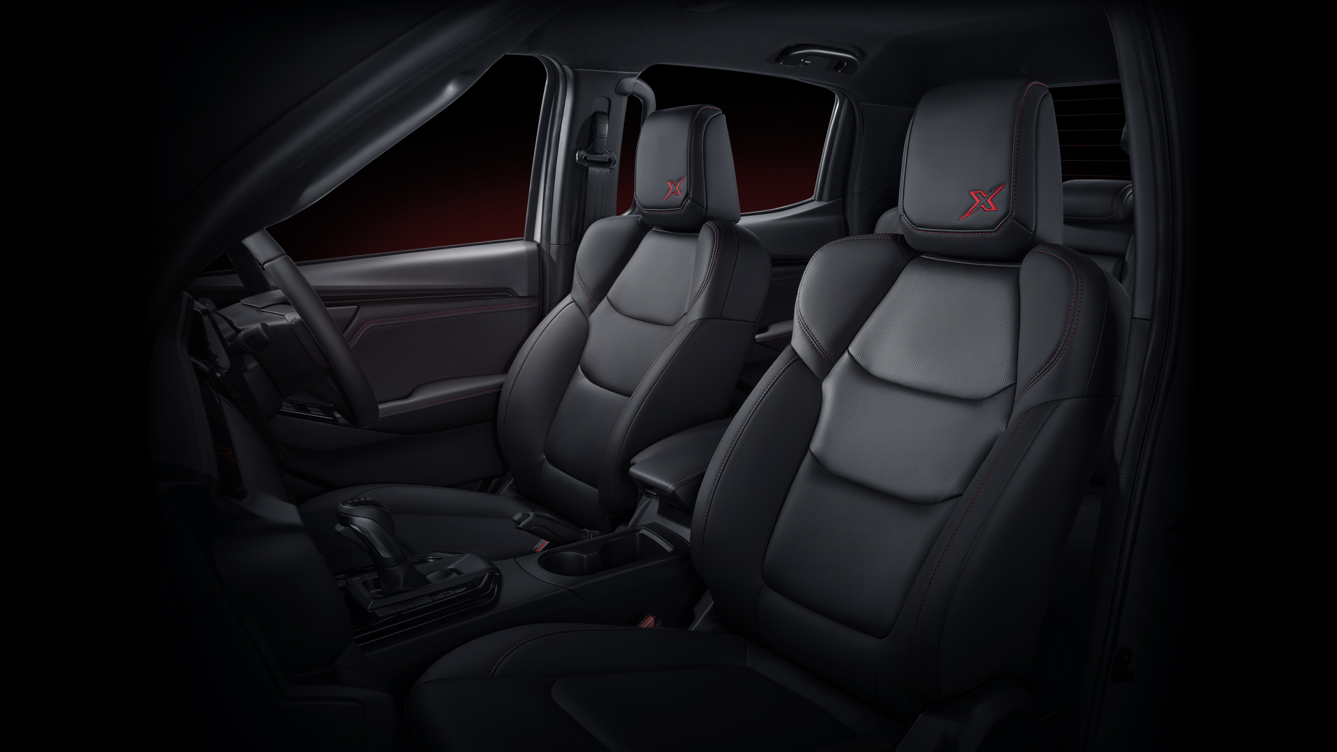 Isuzu X-Series รุ่น HI-LANDER 018 HL เบาะนั่งกึ่งหนังแท้ พร้อมสัญลักษณ์ X ปักด้ายแดง