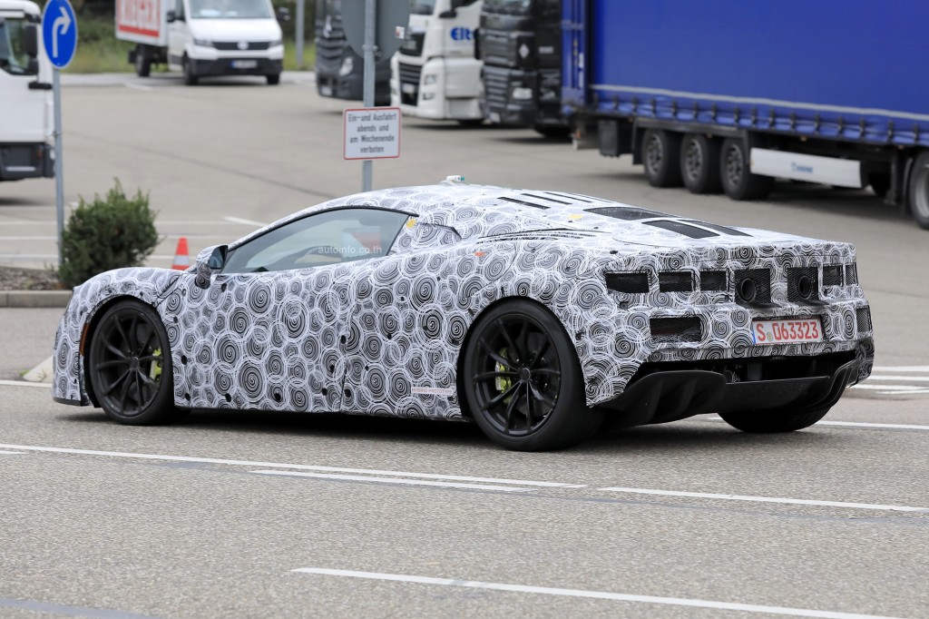 Spy shot of secretly tested future car