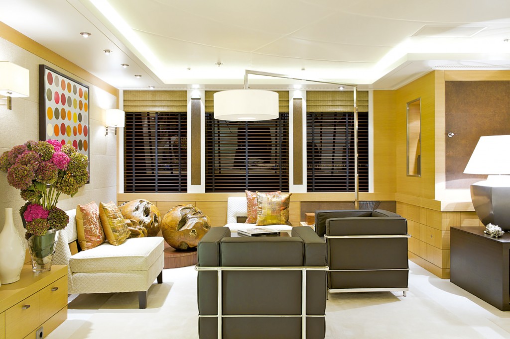 HIW140.trans_yachts.interior_2 28bcd8ded6fd4f4d84b250db518c569d