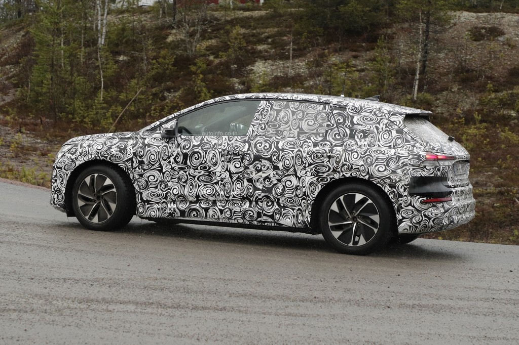 Spy shot of secretly tested future car