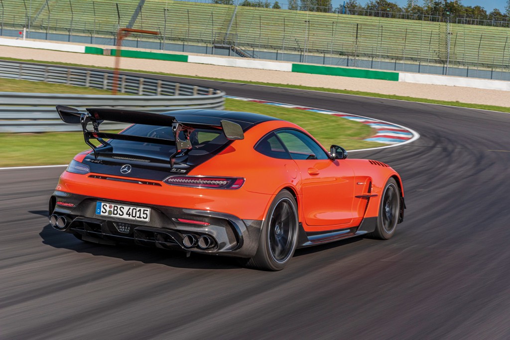 AMG GT Black Series, magmabeam, Leder Exklusiv Nappa / Mikrofaser DINAMICA – schwarz;Kraftstoffverbrauch kombiniert 12,8 l/100 km, CO2-Emissionen kombiniert 292 g/km* AMG GT Black Series, magma beam,Exclusive nappa leather / DINAMICA microfibre – black;Combined fuel consumption 12,8 l/100 km, combined CO2 emissions 292 g/km*